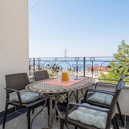 1 Bedroom Stunning Apartment In Makarska Eksteriør billede