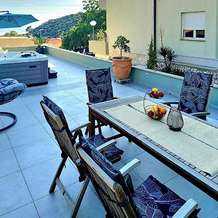1 Bedroom Stunning Apartment In Makarska Eksteriør billede