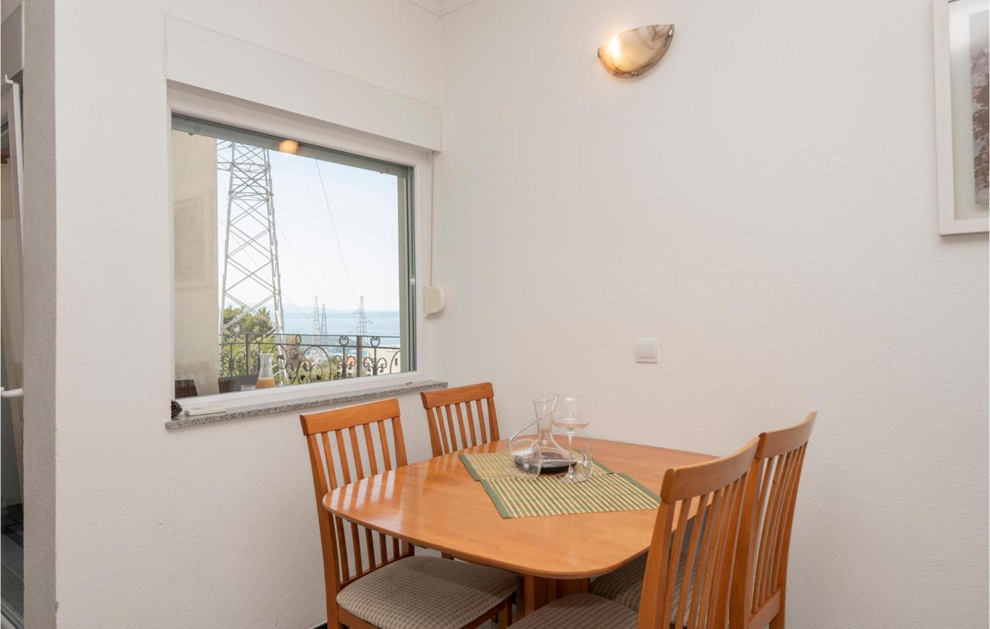 1 Bedroom Stunning Apartment In Makarska Eksteriør billede