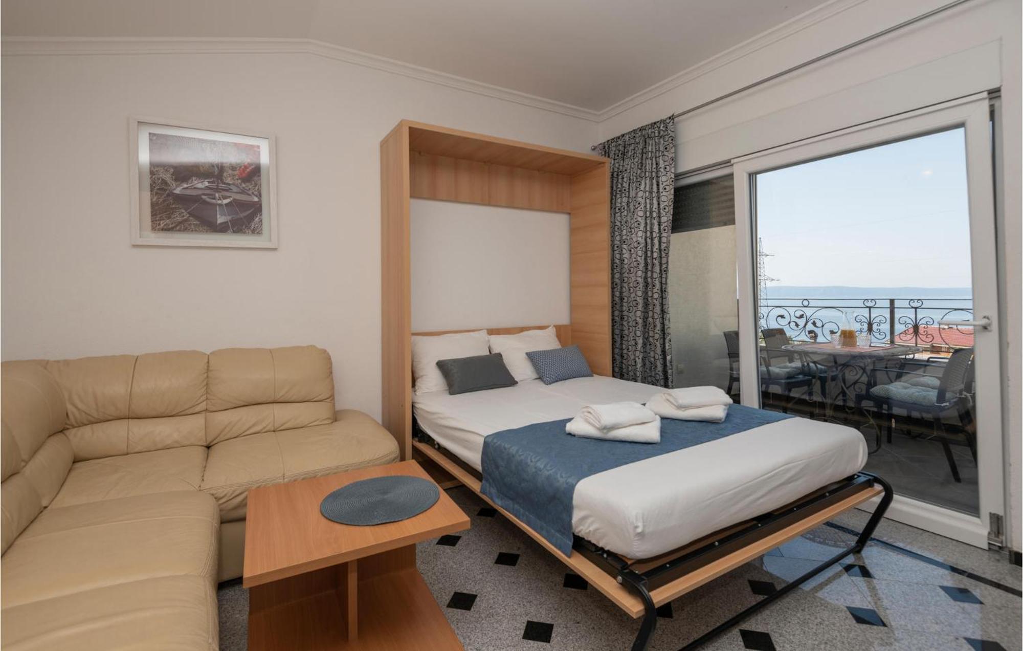 1 Bedroom Stunning Apartment In Makarska Eksteriør billede