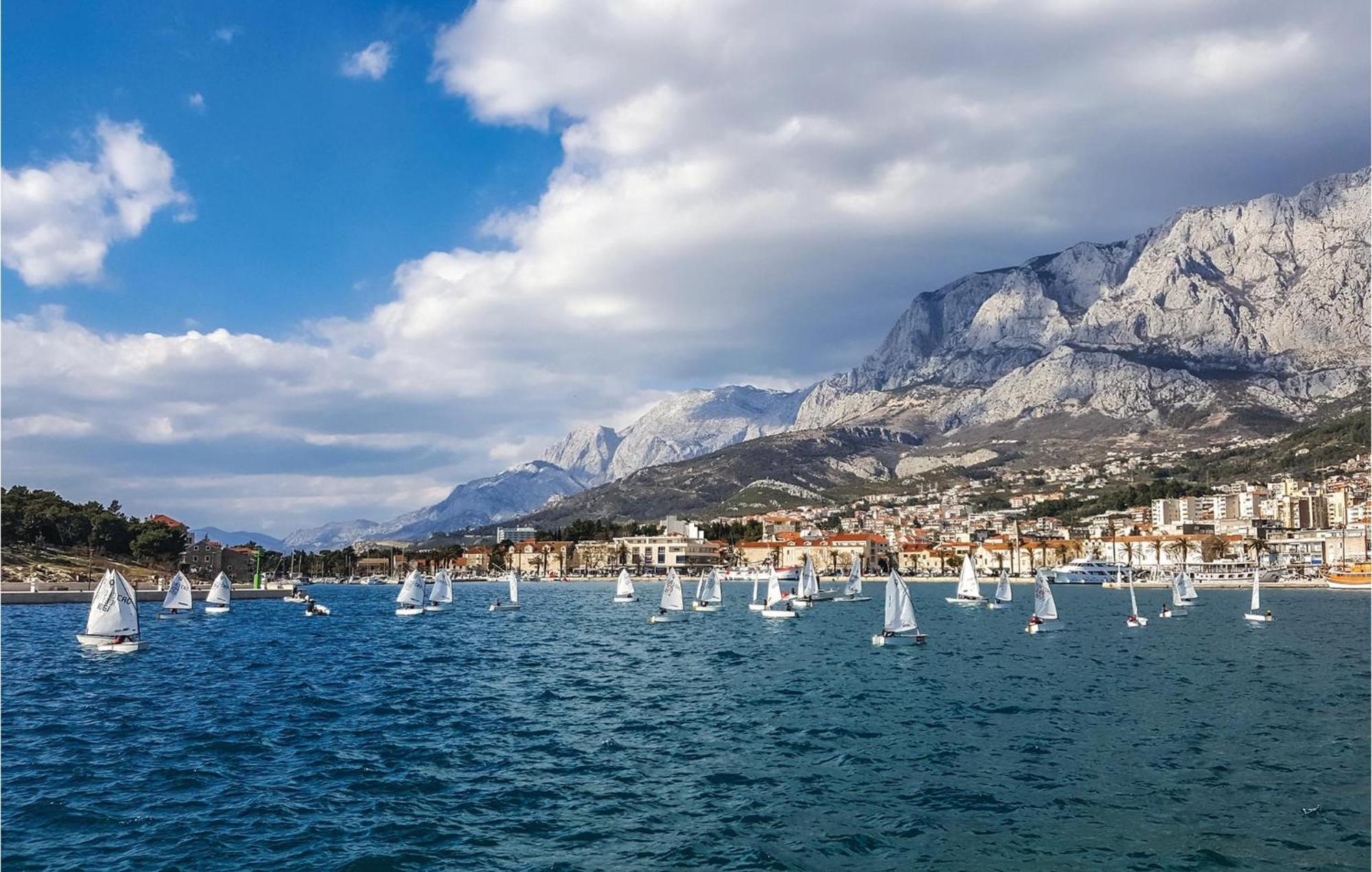 1 Bedroom Stunning Apartment In Makarska Eksteriør billede