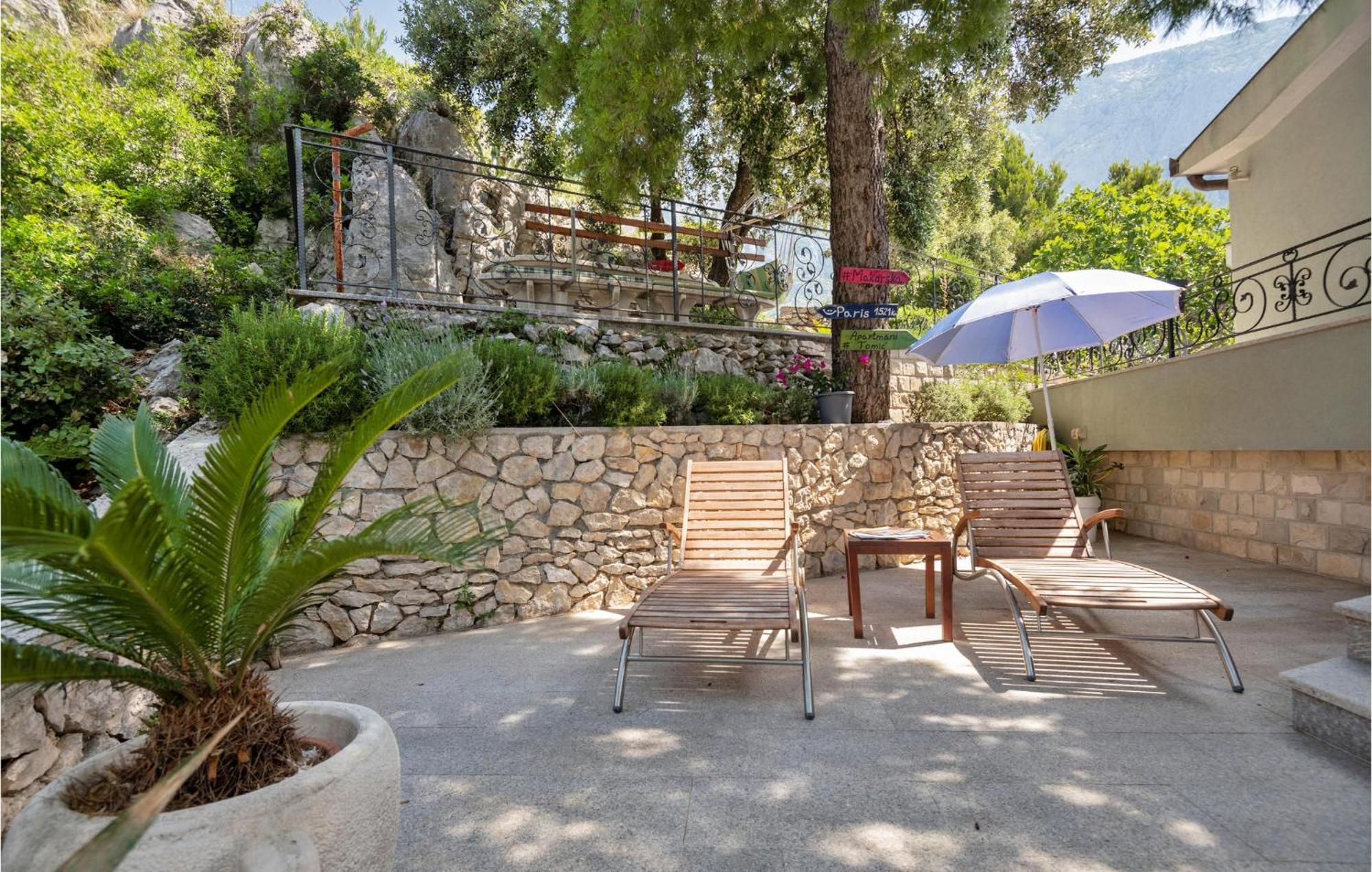 1 Bedroom Stunning Apartment In Makarska Eksteriør billede