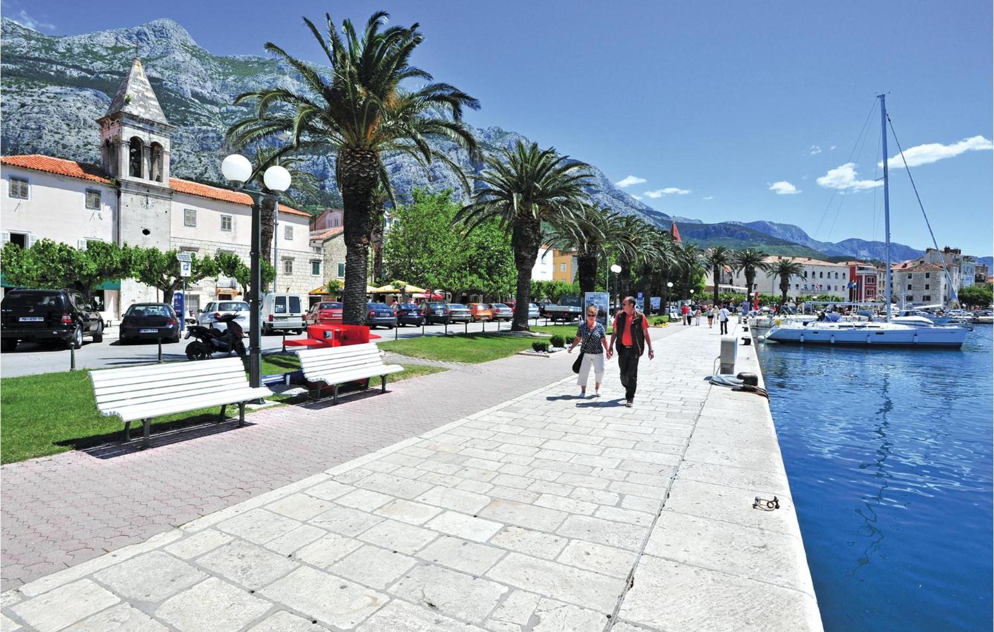 1 Bedroom Stunning Apartment In Makarska Eksteriør billede