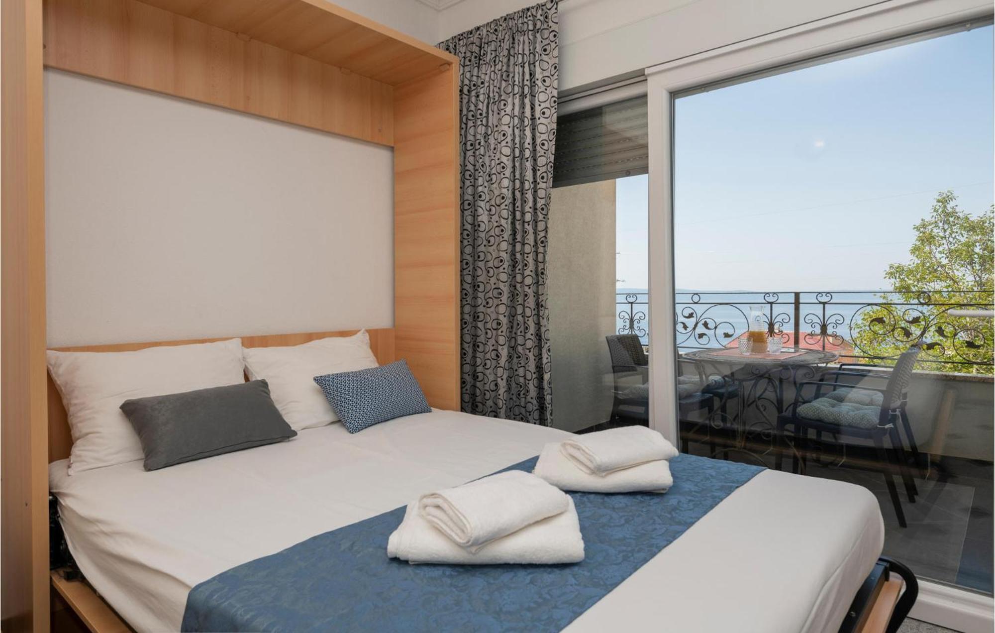 1 Bedroom Stunning Apartment In Makarska Eksteriør billede