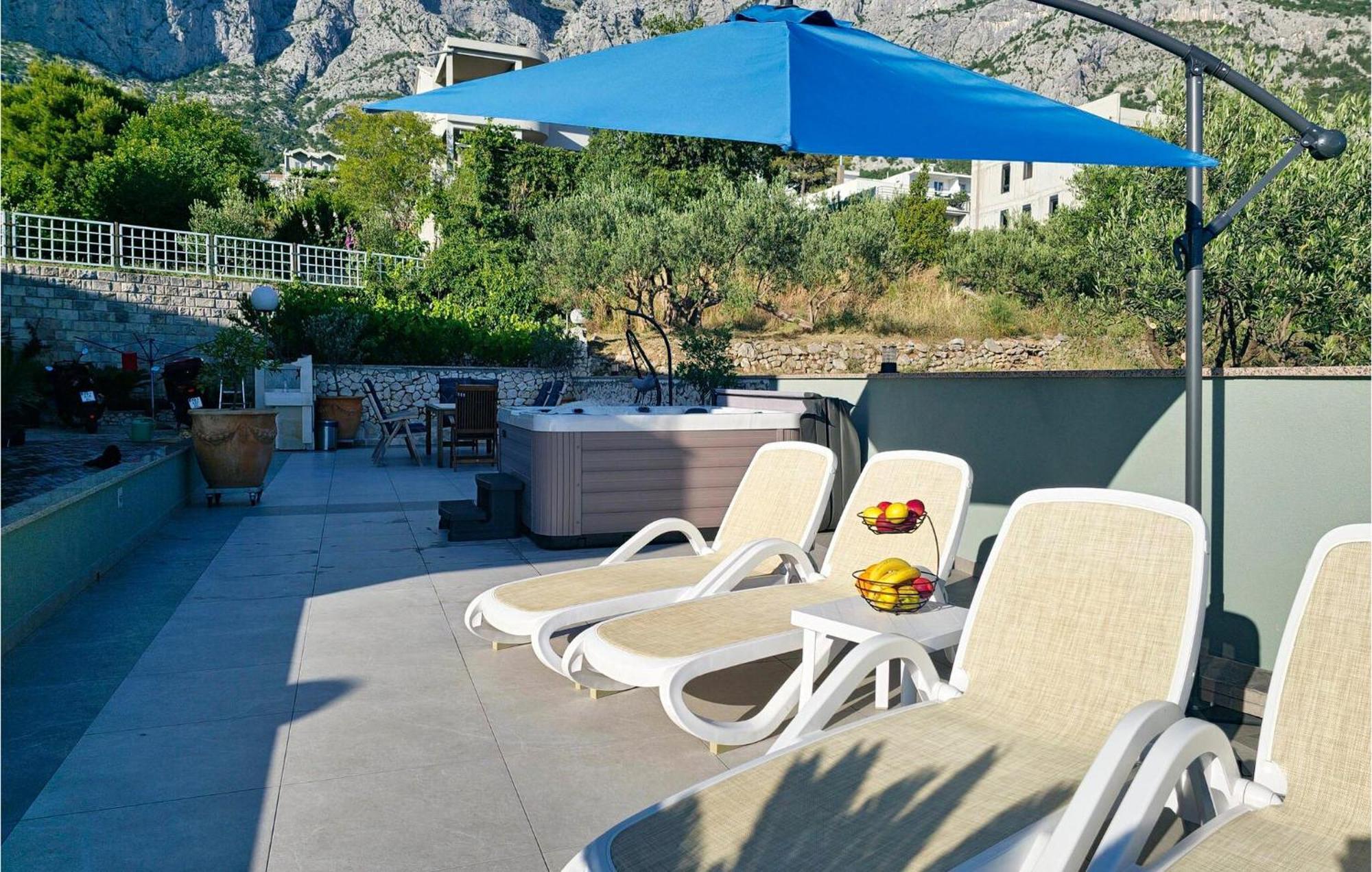 1 Bedroom Stunning Apartment In Makarska Eksteriør billede